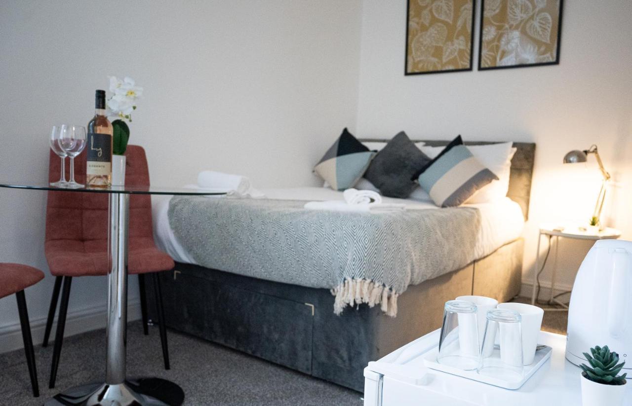 Elmo River Studios - 6 En-Suites In Wallasey - Easy Parking - Short And Long Stays Welcome Exteriör bild