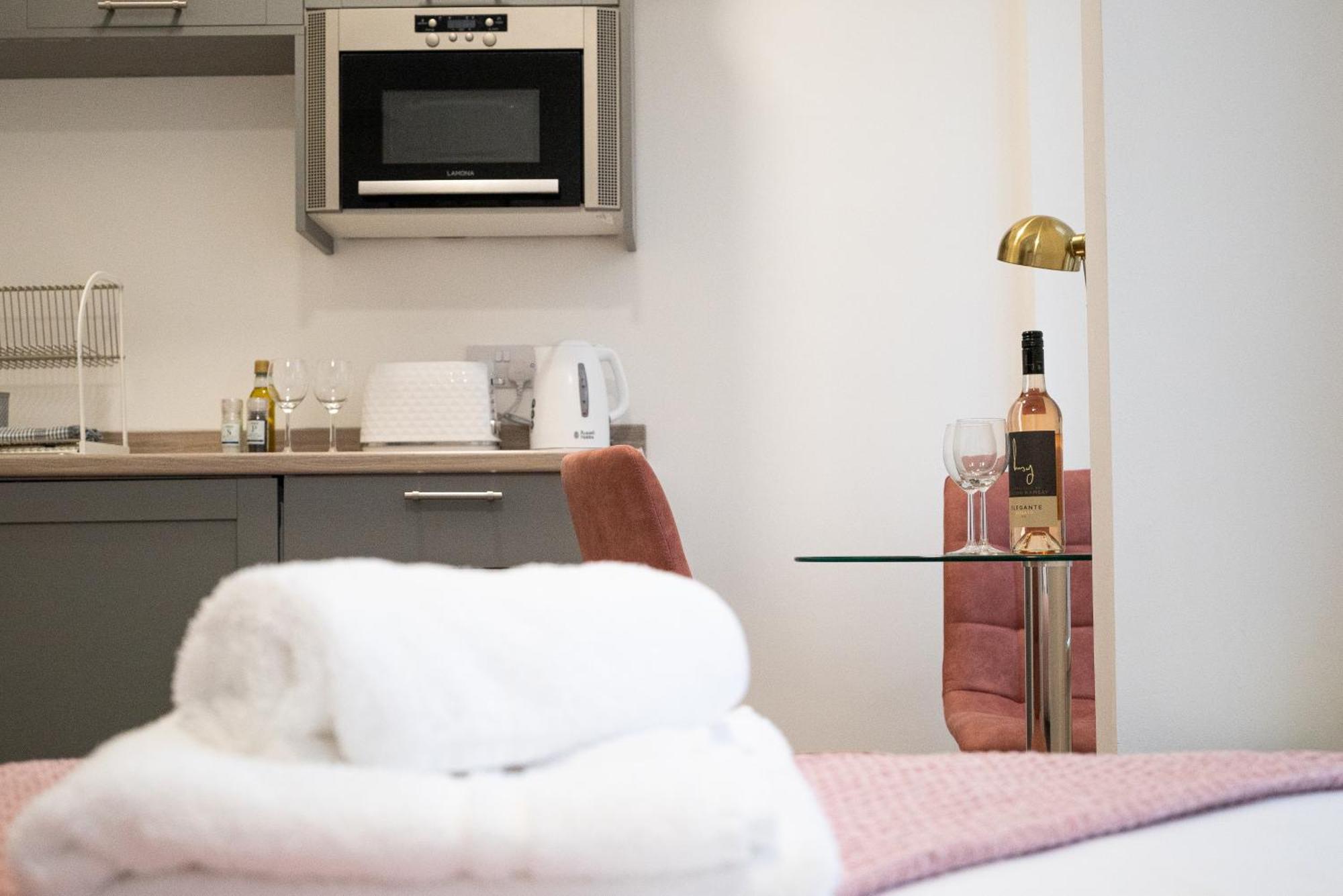 Elmo River Studios - 6 En-Suites In Wallasey - Easy Parking - Short And Long Stays Welcome Exteriör bild