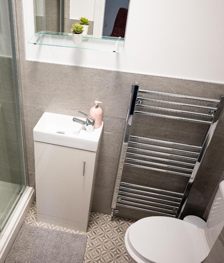Elmo River Studios - 6 En-Suites In Wallasey - Easy Parking - Short And Long Stays Welcome Exteriör bild