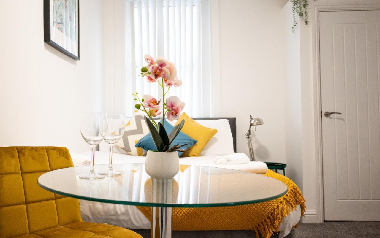 Elmo River Studios - 6 En-Suites In Wallasey - Easy Parking - Short And Long Stays Welcome Exteriör bild