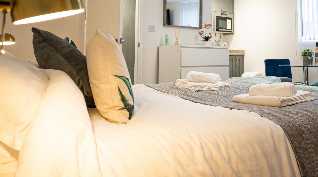Elmo River Studios - 6 En-Suites In Wallasey - Easy Parking - Short And Long Stays Welcome Exteriör bild