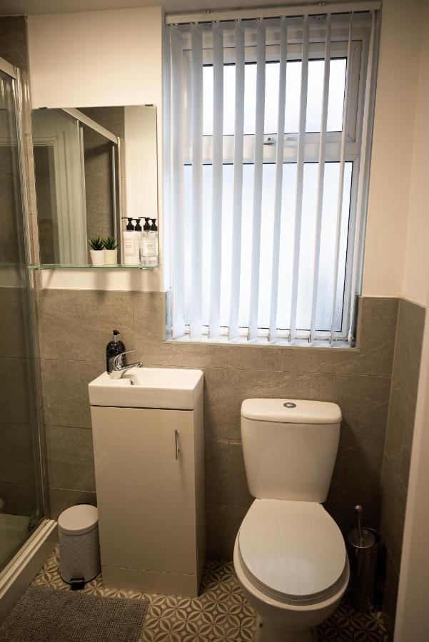 Elmo River Studios - 6 En-Suites In Wallasey - Easy Parking - Short And Long Stays Welcome Exteriör bild